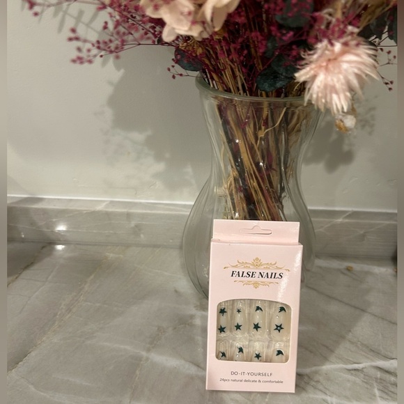 24 pcs Almond French Acrylic Press On Nail Set Reusable green stars French ✨💚 - Picture 6 of 7